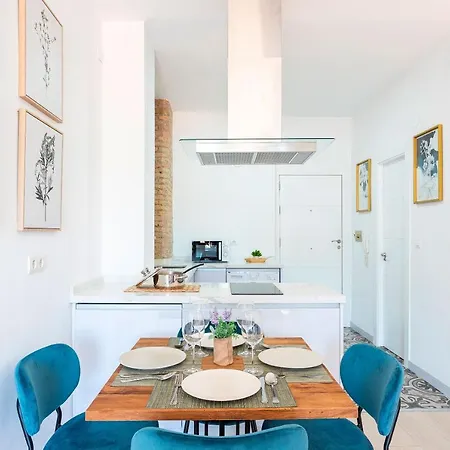 Genteel Plaza Nueva Apartment