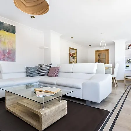 Apartment Genteel Plaza Nueva *