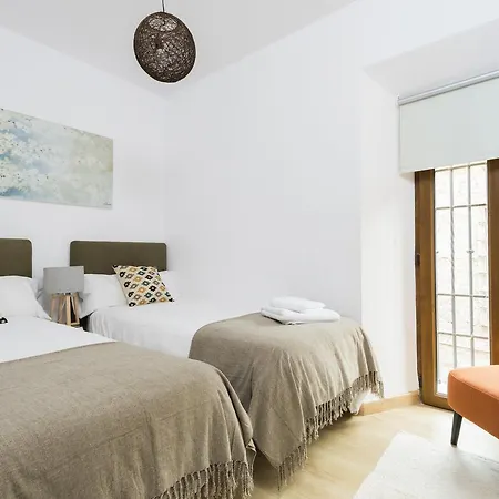 Апартаменты Genteel Plaza Nueva Гранада